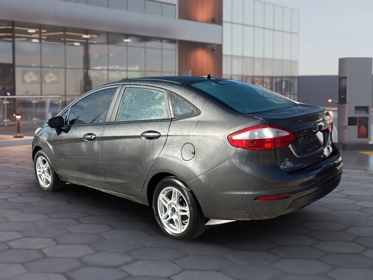 Used 2018 Ford Fiesta SE FWD image 5