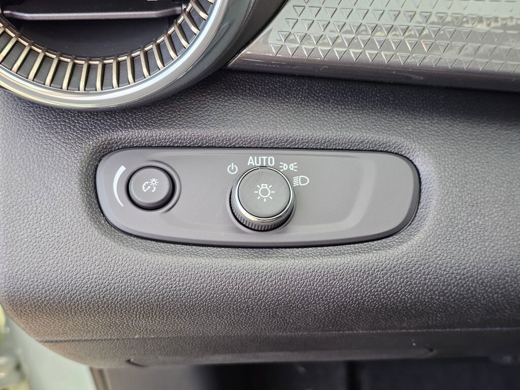 New 2026 Chevrolet Trax ACTIV w/ Sunroof Package image 33