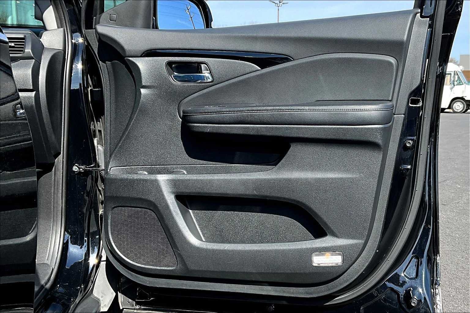 Used 2016 Honda Pilot Elite image 23