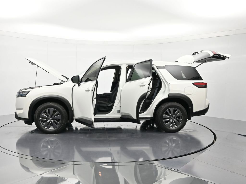 Used 2024 Nissan Pathfinder S image 47