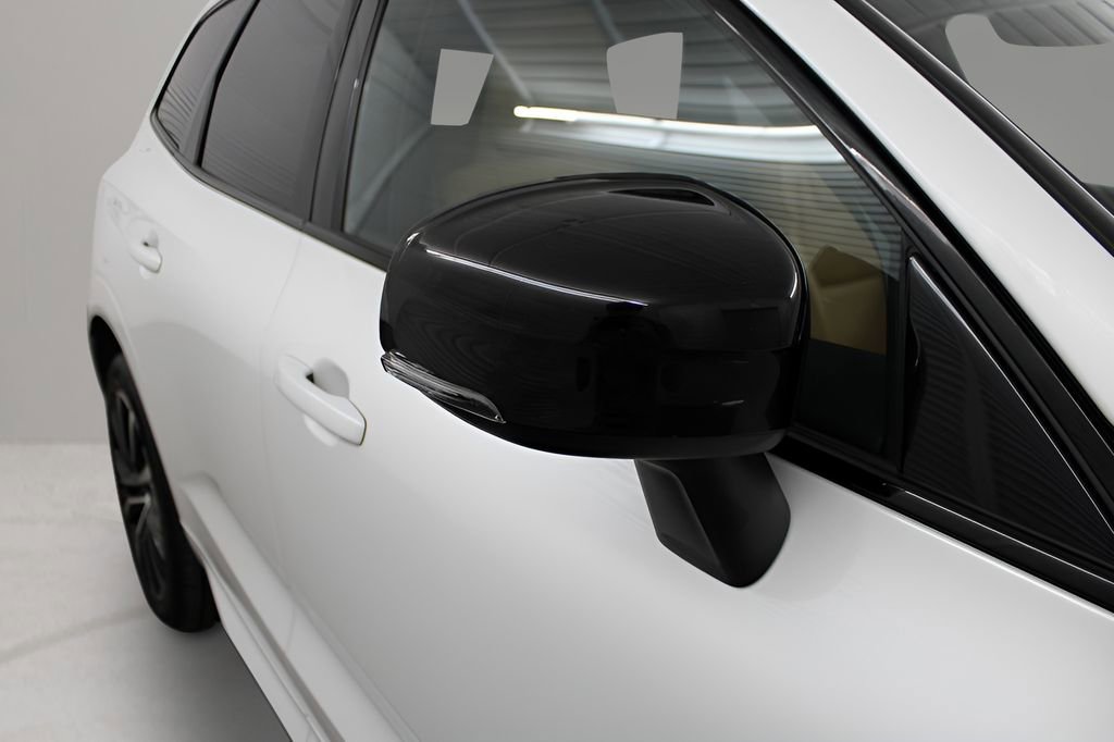 Used 2025 Volvo XC60 B5 Ultra image 18