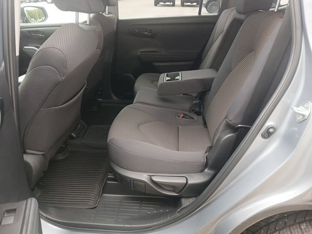 Used 2023 Toyota Highlander LE FWD image 13