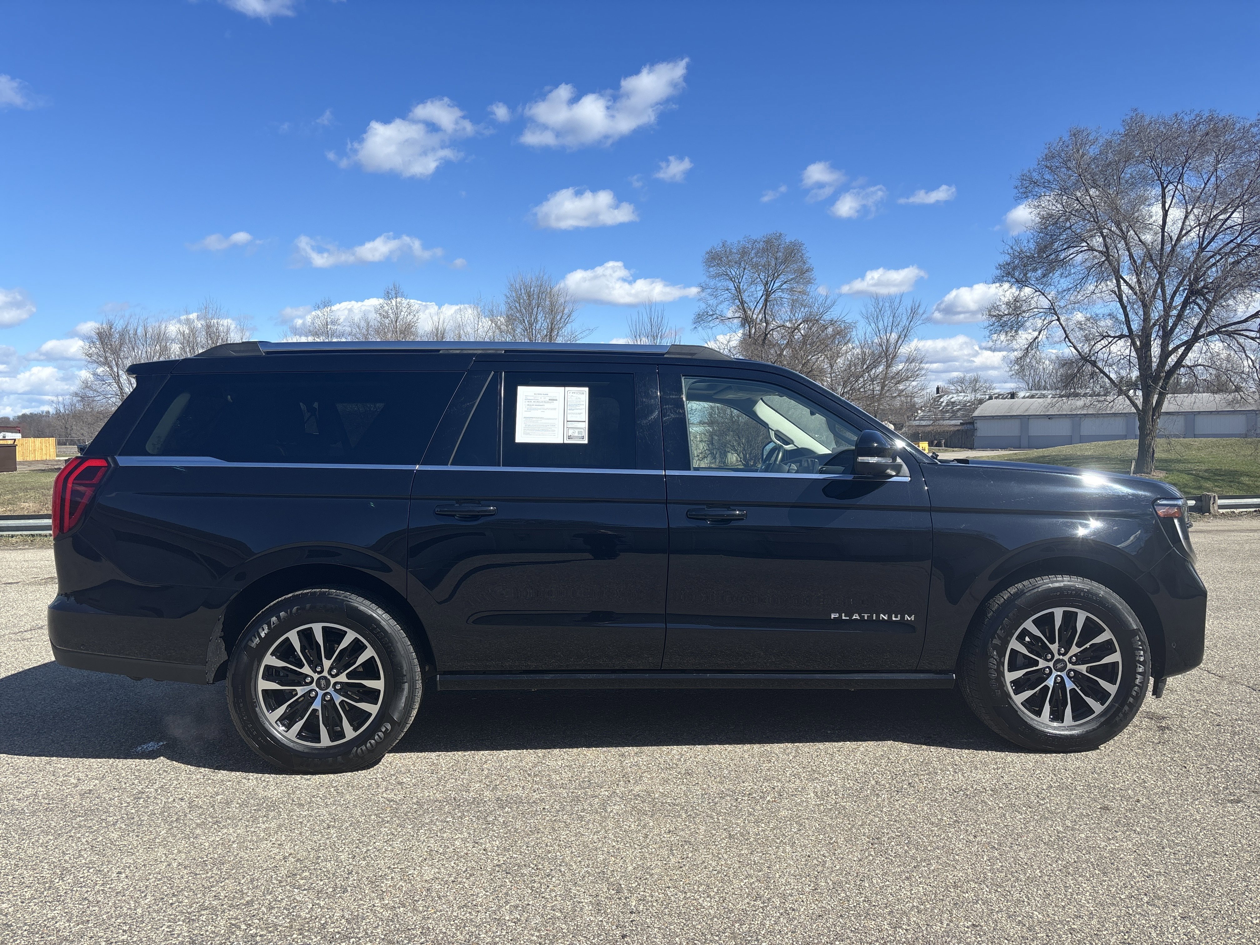 Used 2025 Ford Expedition Max Platinum AWD/4WD image 2