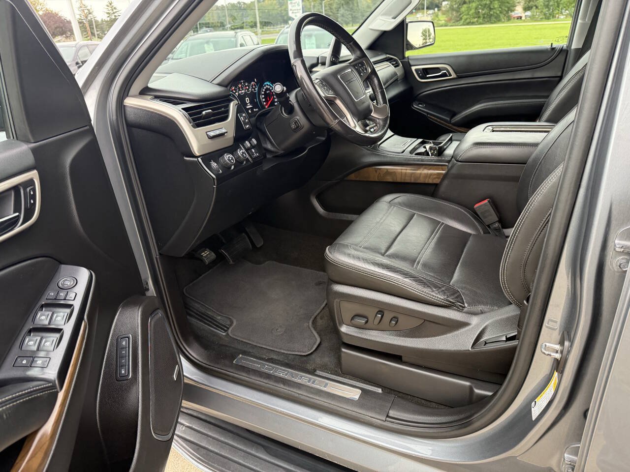 Used 2018 GMC Yukon XL Denali w/ Open Road Package AWD/4WD image 5