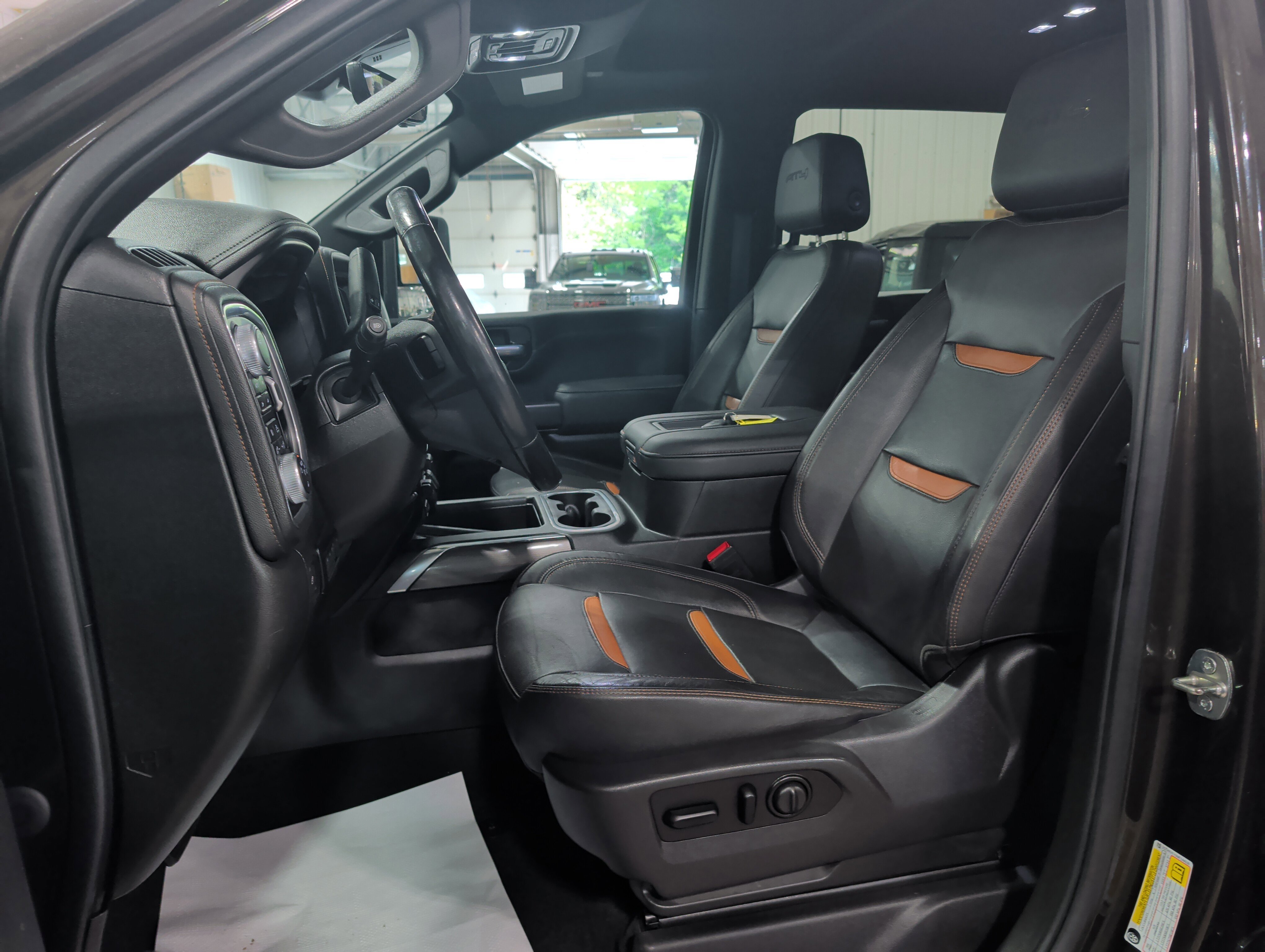 Used 2021 GMC Sierra 3500 AT4 w/ AT4 Premium Plus Package AWD/4WD image 8