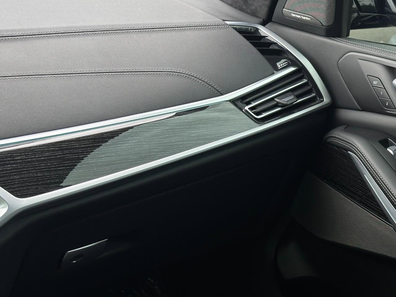 Used 2020 BMW X7 xDrive40i w/ M Sport Package AWD/4WD image 36