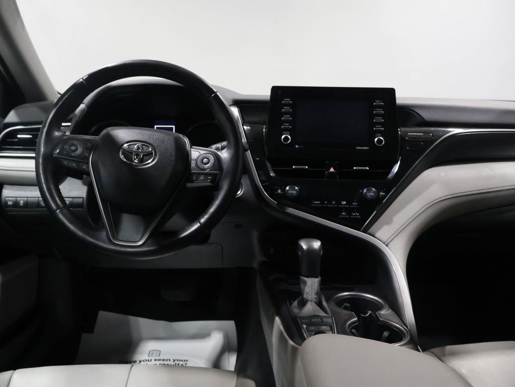 Used 2022 Toyota Camry SE image 16