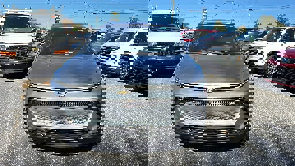 New 2026 Chevrolet Equinox EV LT image 2