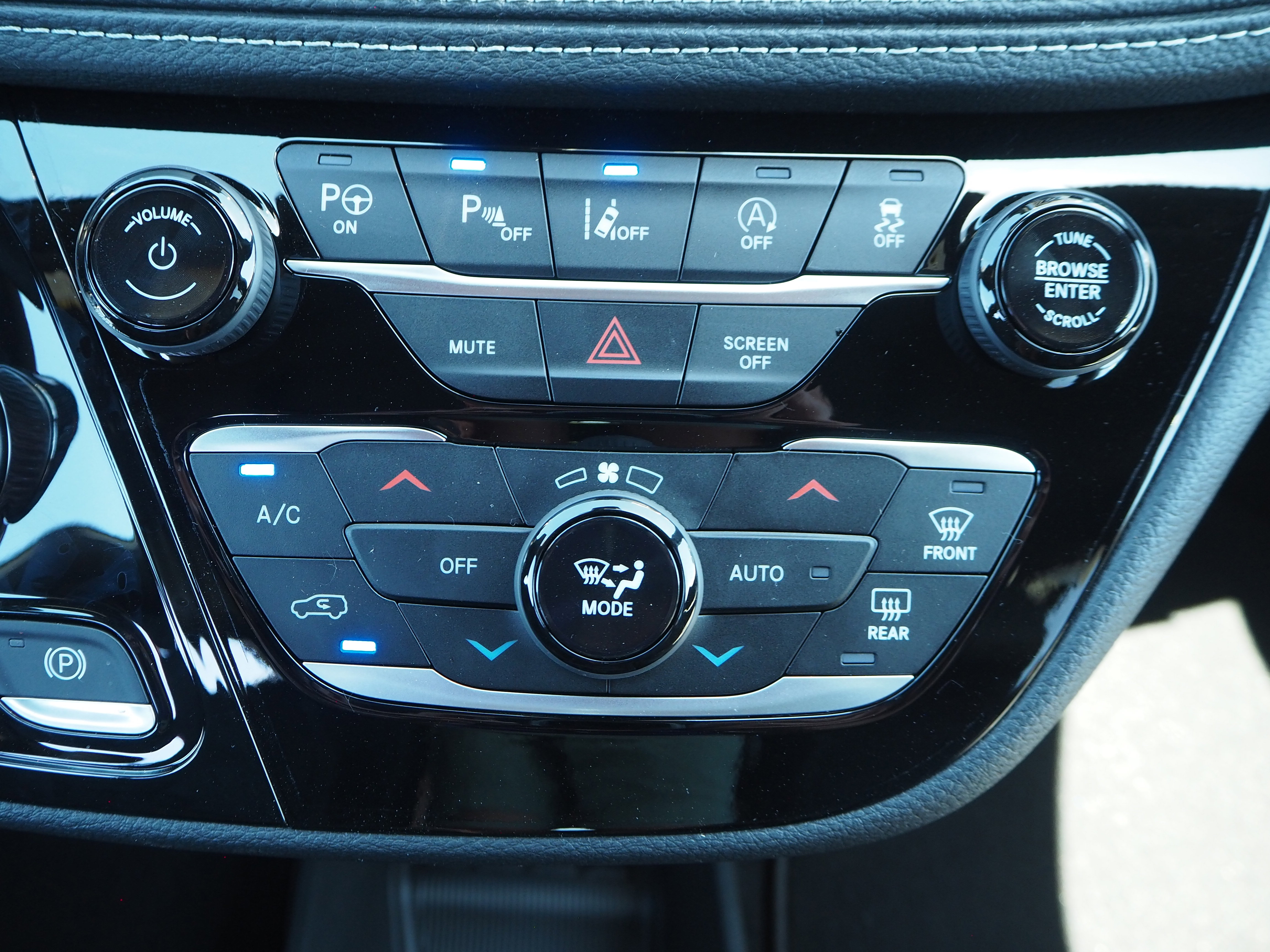 New 2025 Chrysler Pacifica Select w/ Uconnect Theater Family Group FWD image 20