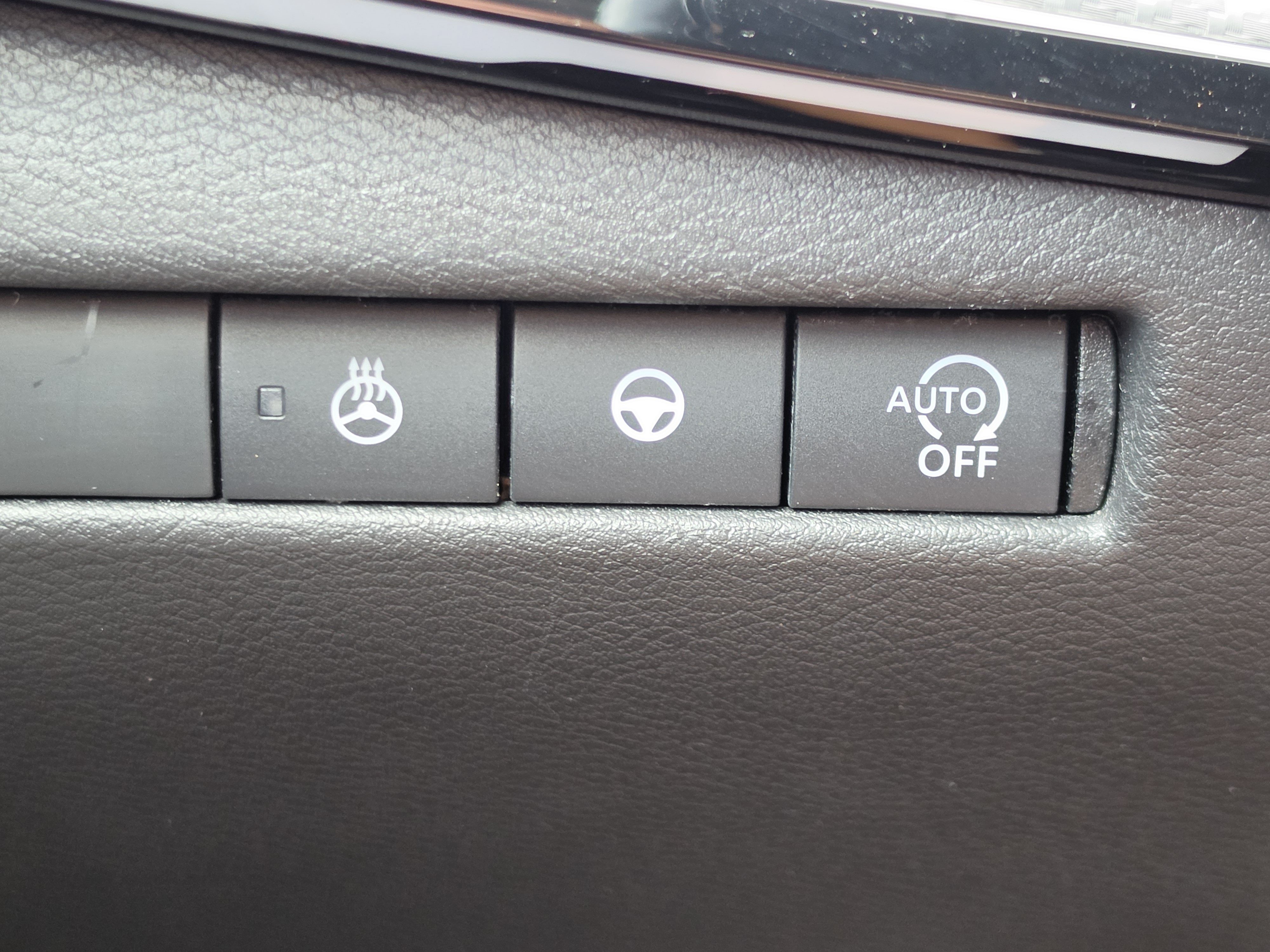 Used 2025 Nissan Kicks SR w/ SR Premium Package FWD image 15