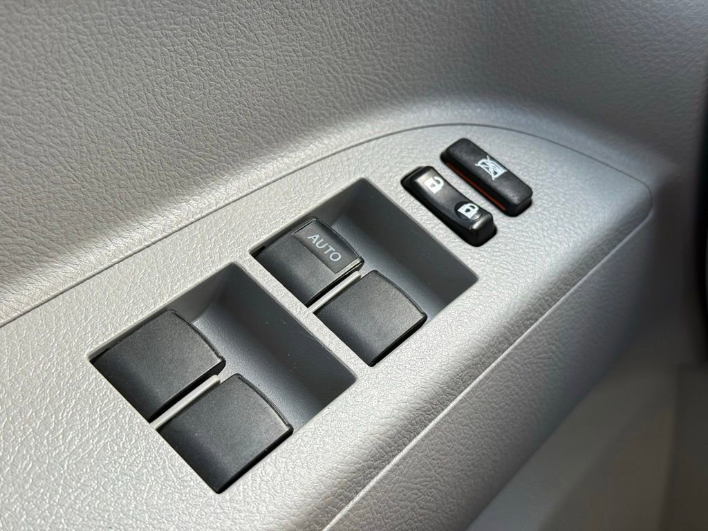 Used 2013 Toyota Highlander Plus AWD/4WD image 16
