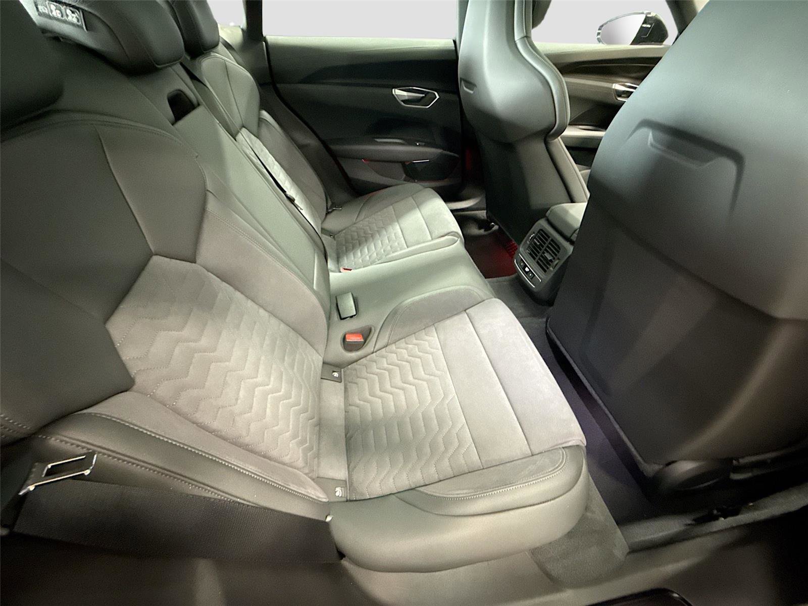 Used 2024 Audi e-tron GT Premium Plus w/ Performance Package AWD/4WD image 28