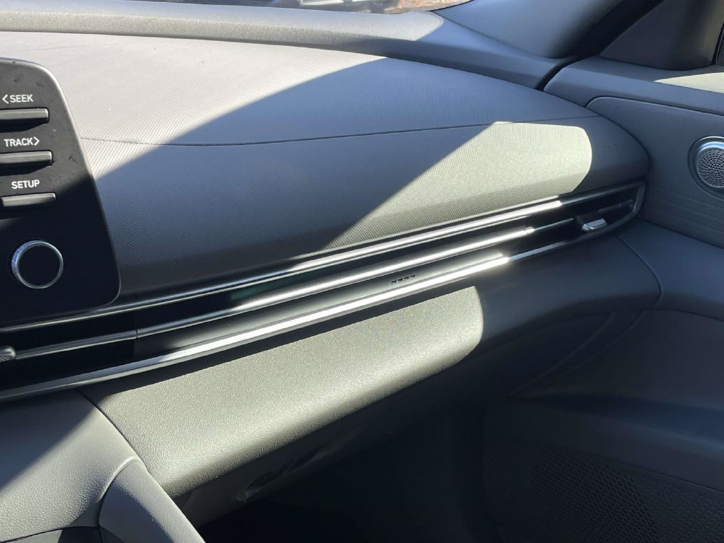 New 2025 Hyundai Elantra SE FWD image 28