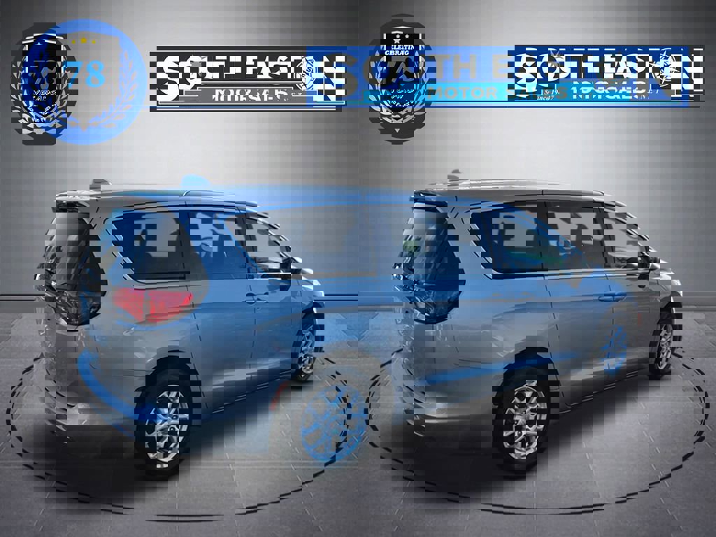 Used 2017 Chrysler Pacifica LX image 7