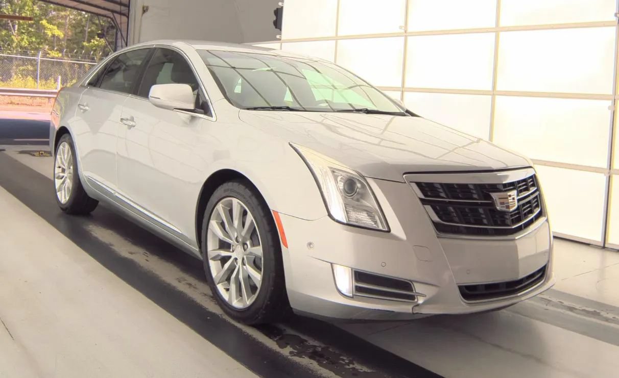 Used 2016 Cadillac XTS Luxury FWD image 2