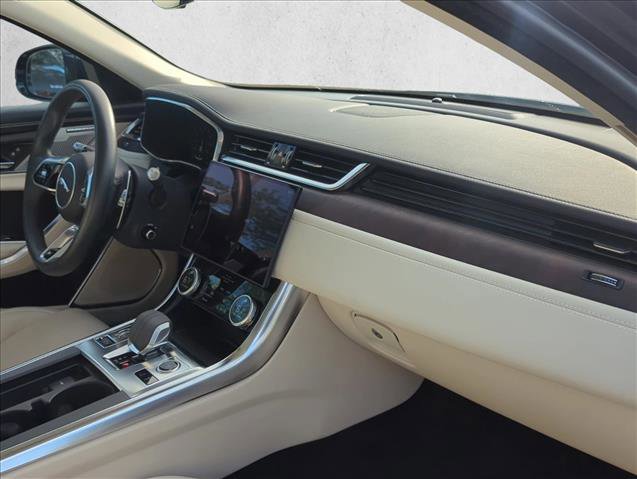 Used 2021 Jaguar XF R-Dynamic SE image 27