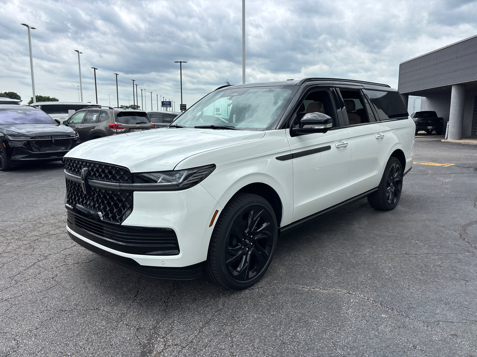 New 2026 Lincoln Navigator L Black Label AWD/4WD image 3