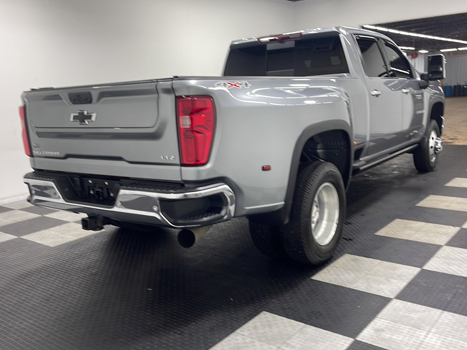 Used 2025 Chevrolet Silverado 3500 LTZ w/ LTZ Plus Package AWD/4WD image 19