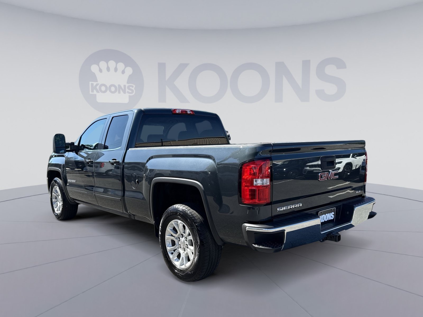 Used 2018 GMC Sierra 1500 SLE w/ SLE Value Package AWD/4WD image 4