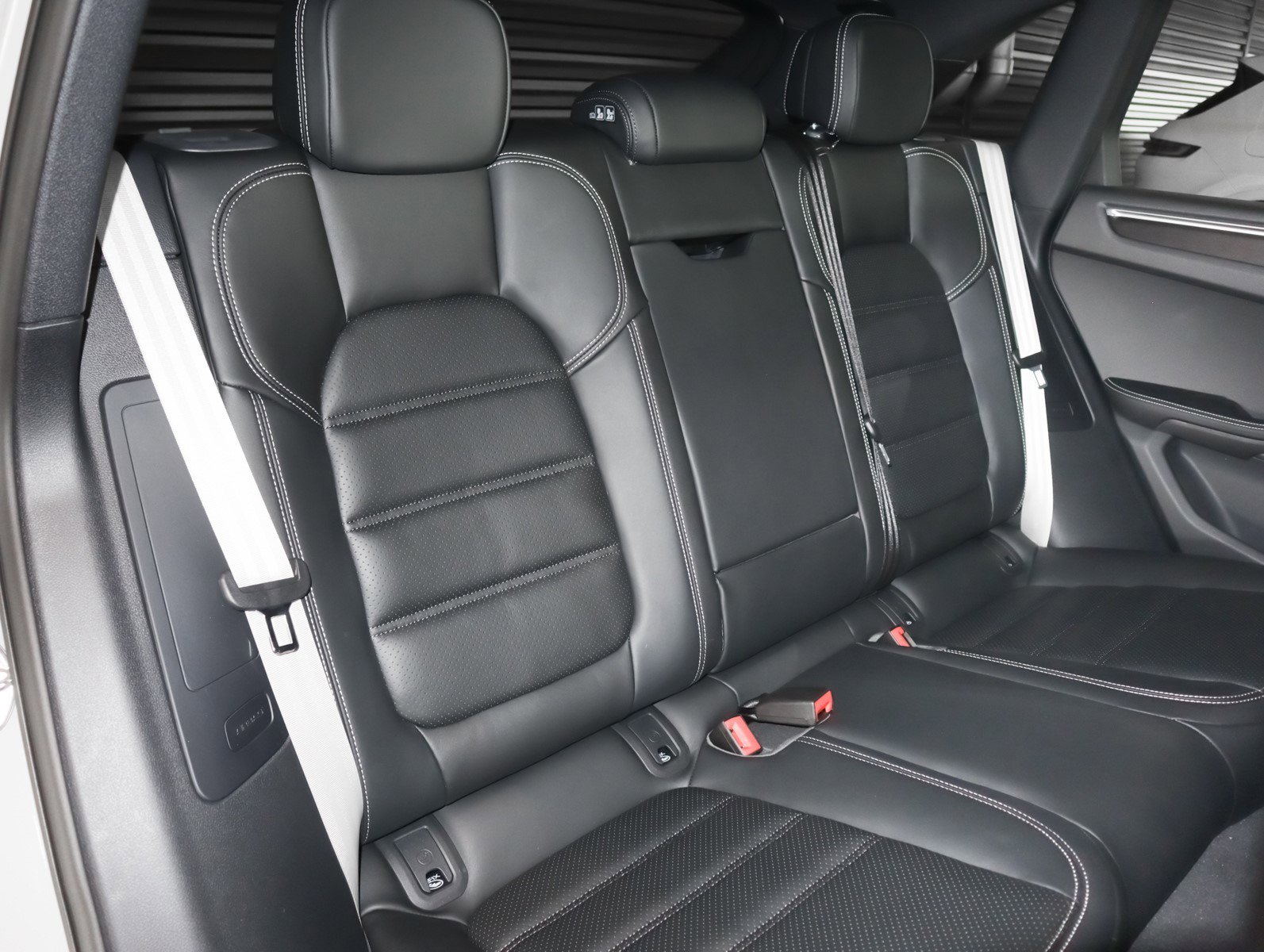 New 2026 Porsche Macan GTS image 6