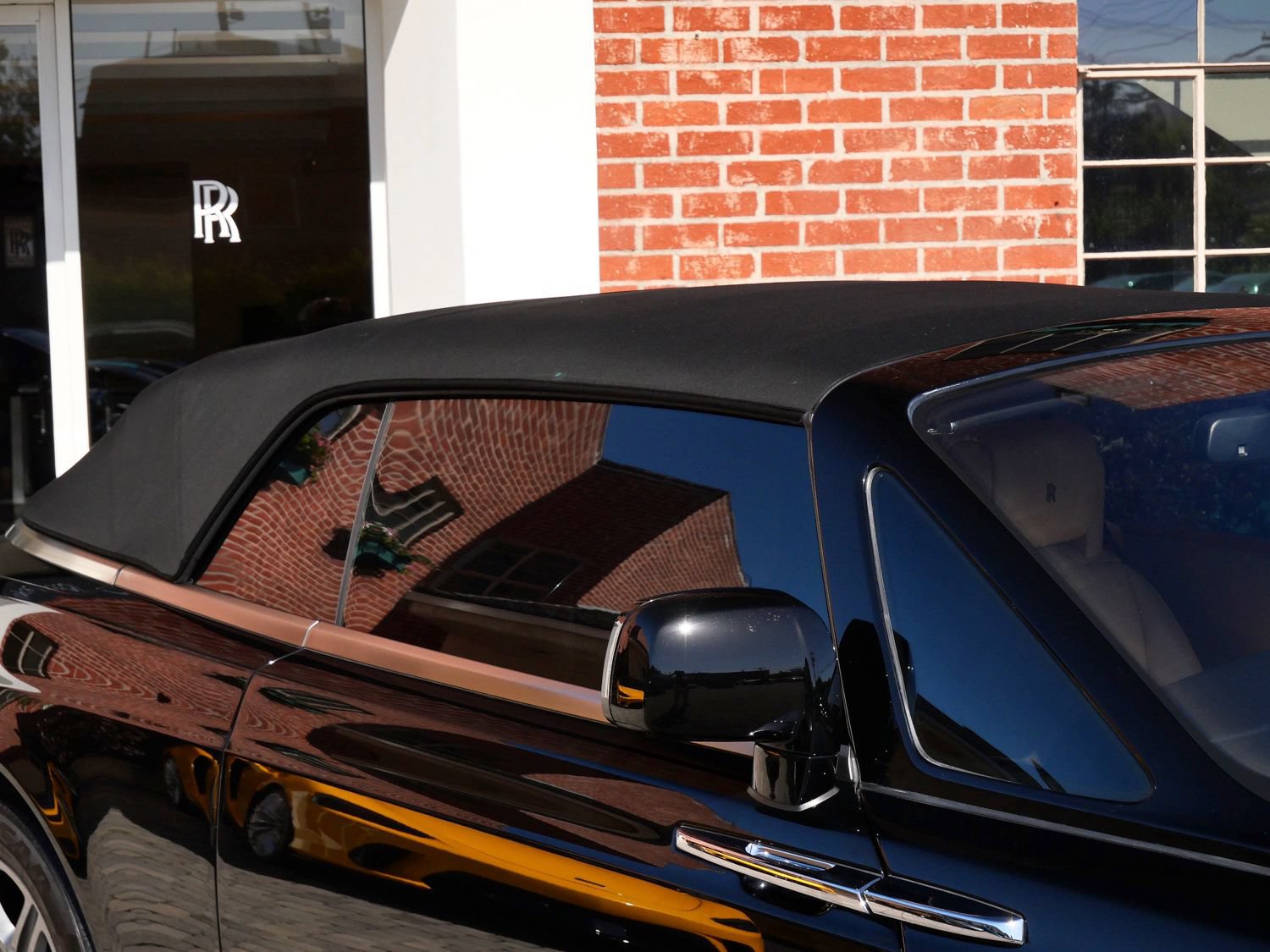 Used 2013 Rolls-Royce Phantom Drophead Coupe RWD image 32