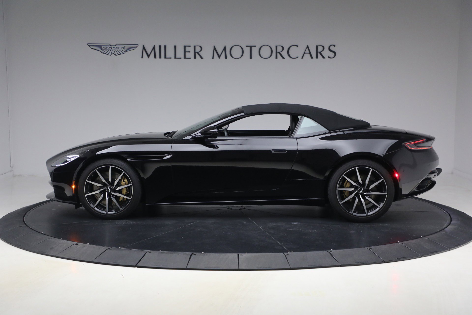 Used 2020 Aston Martin DB11 Volante image 15