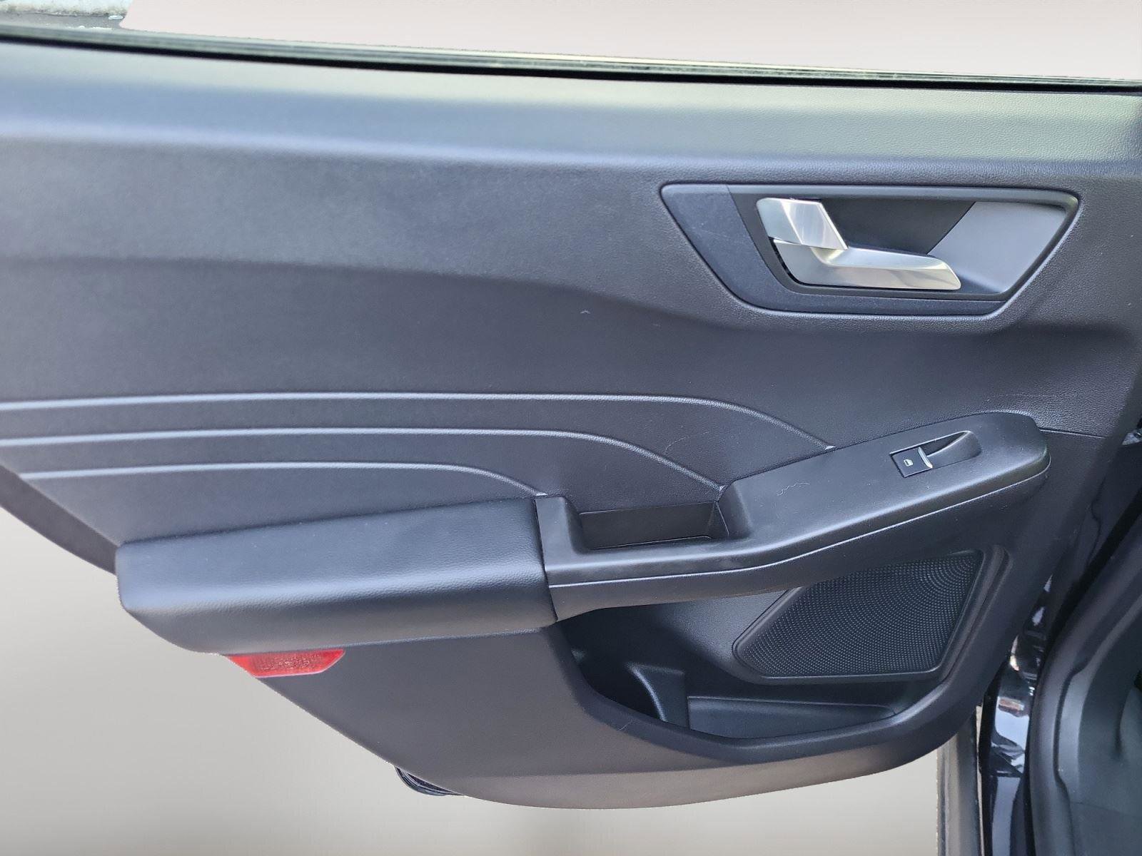 Used 2021 Ford Escape SEL image 18