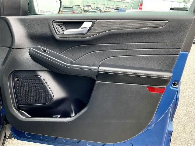 Used 2023 Ford Escape SE w/ PHEV Premium Package image 12