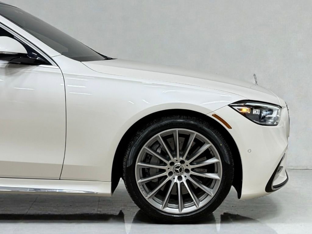 Used 2022 Mercedes-Benz S 500 4MATIC w/ AMG Line Package image 16
