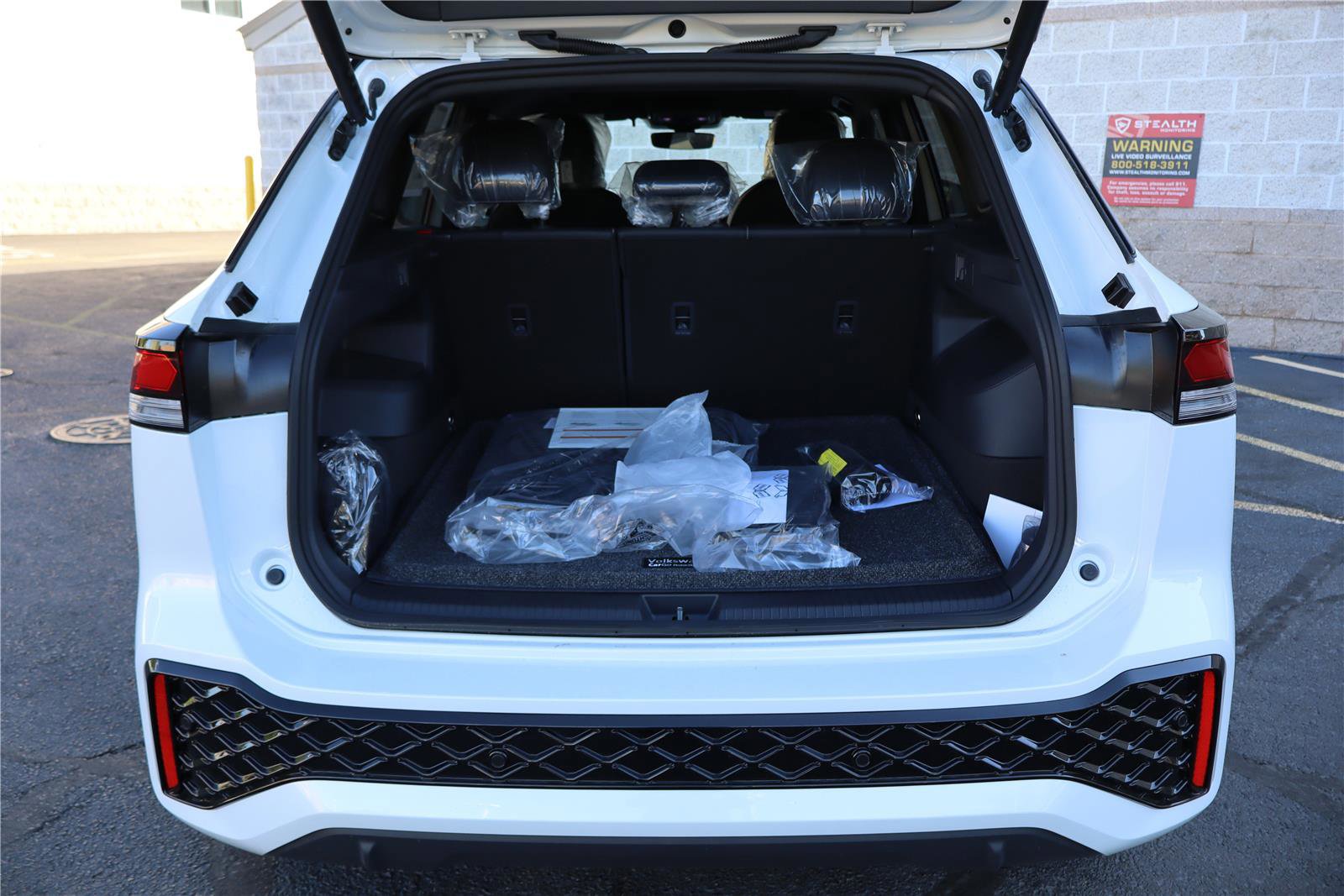 New 2026 Volkswagen Tiguan SE R-Line FWD image 5