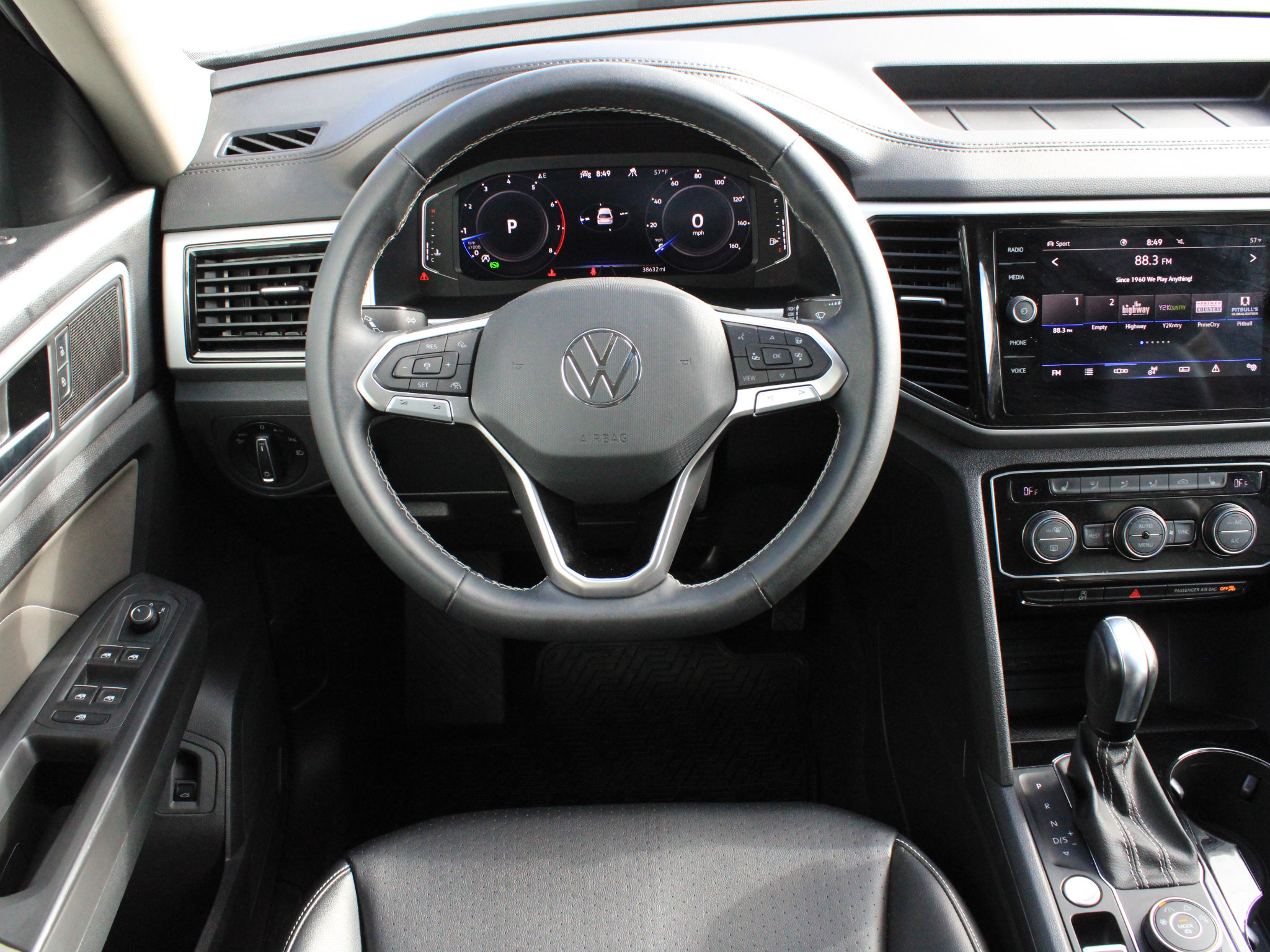 Used 2023 Volkswagen Atlas SEL AWD/4WD image 14