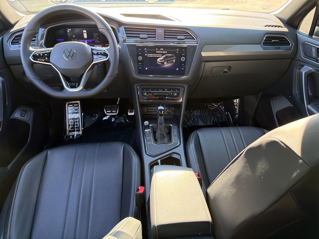Used 2022 Volkswagen Tiguan SE R-Line image 14