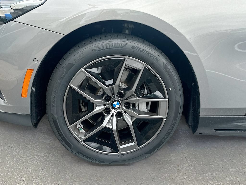 New 2026 BMW i5 eDrive40 w/ Premium Package AWD/4WD image 34