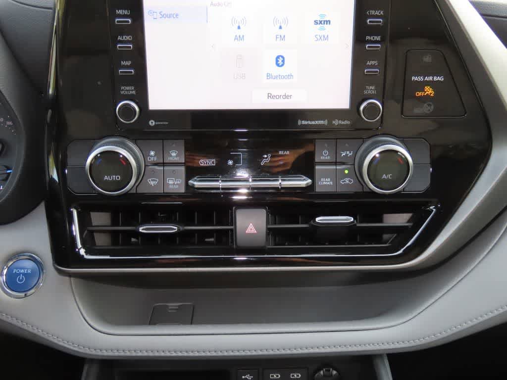 Used 2022 Toyota Highlander LE AWD/4WD image 23