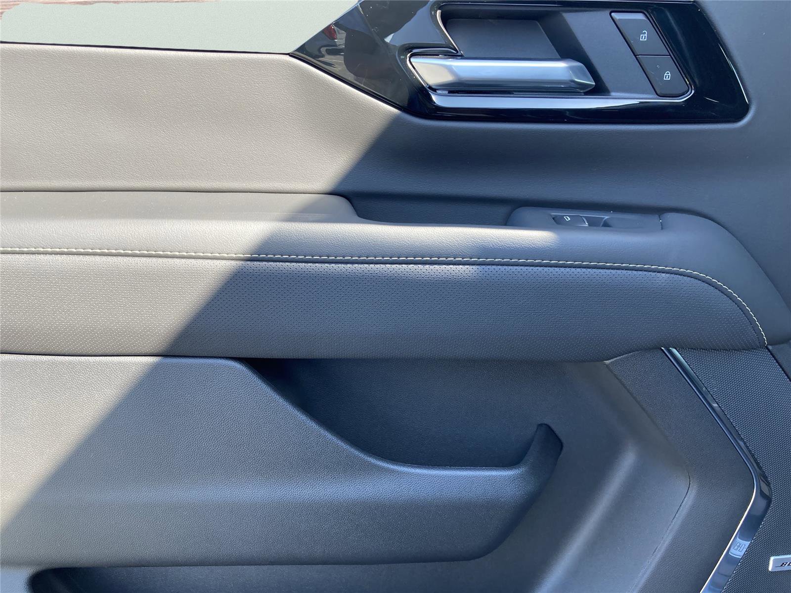 New 2026 Chevrolet Suburban Premier image 28