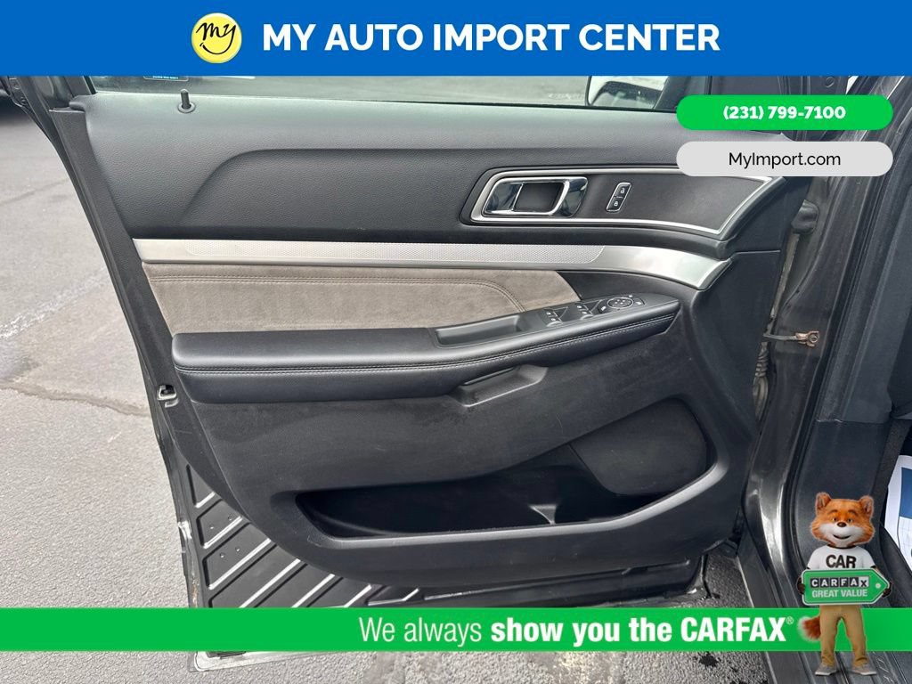 Used 2017 Ford Explorer XLT w/ Equipment Group 202A AWD/4WD image 10