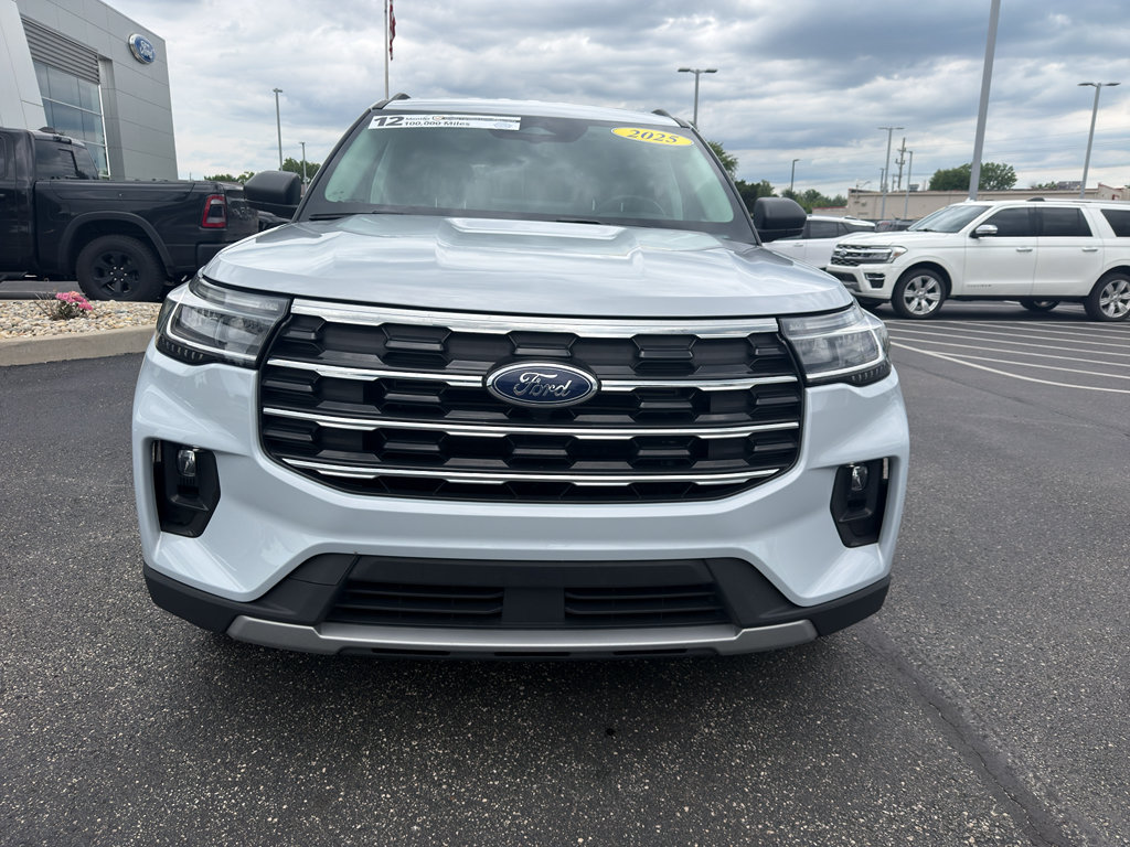 Used 2025 Ford Explorer Active w/ Active Comfort Package AWD/4WD image 3