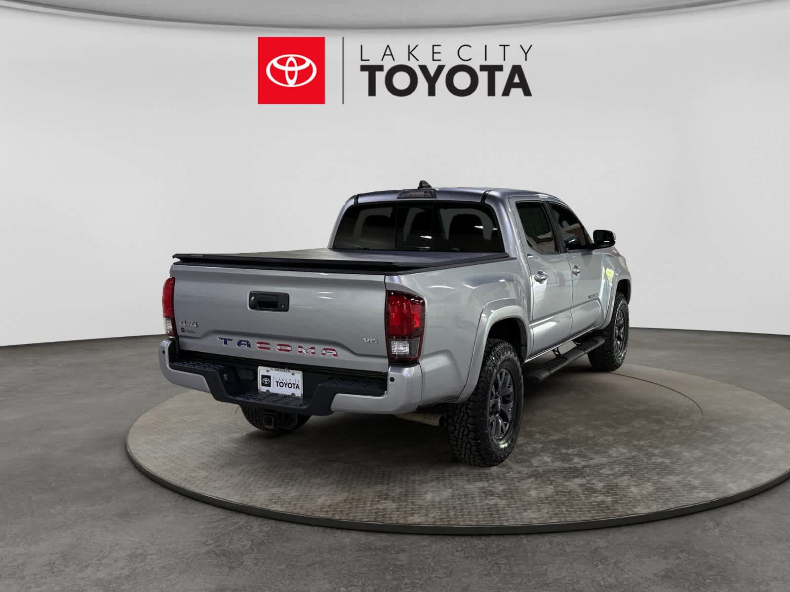 Used 2023 Toyota Tacoma SR5 AWD/4WD image 9