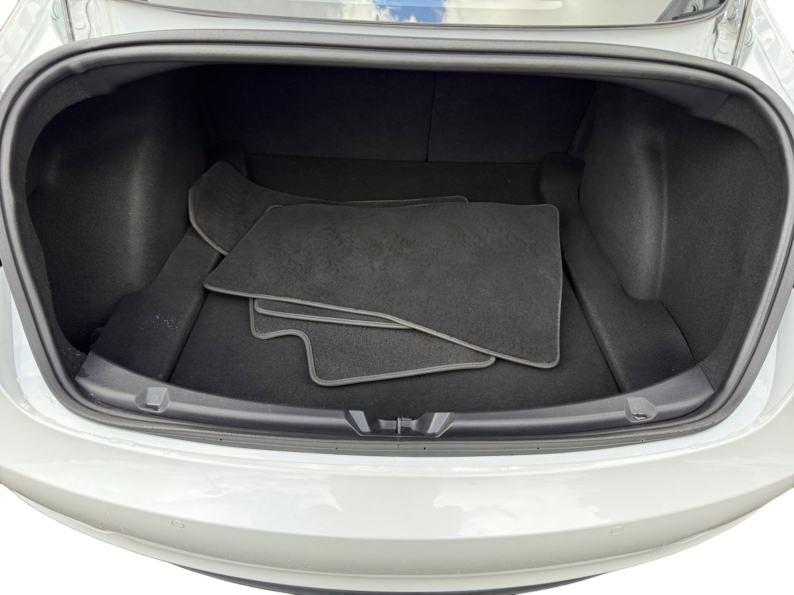 Used 2018 Tesla Model 3 Long Range RWD image 17