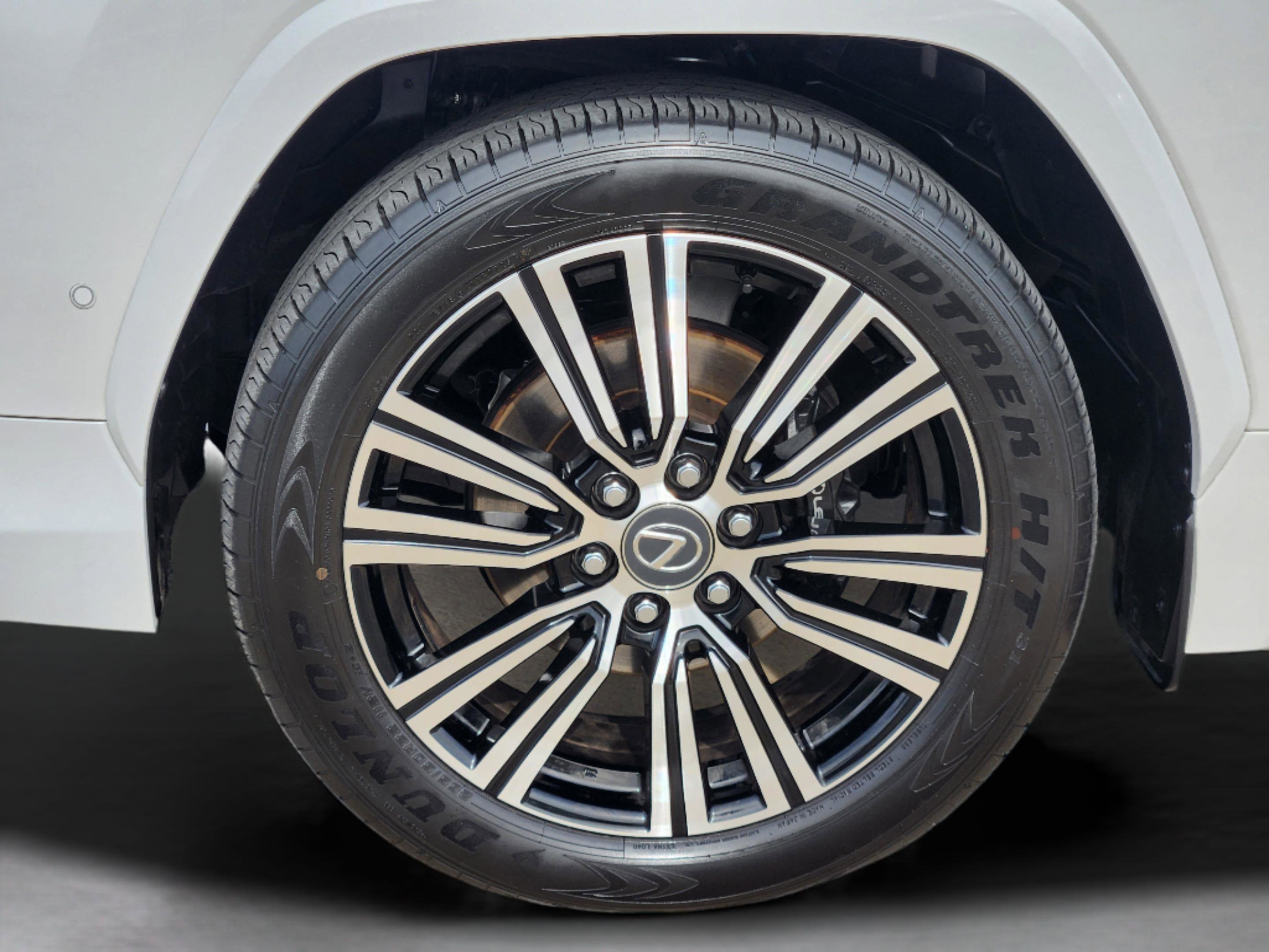 Certified 2025 Lexus LX 700h Luxury image 39