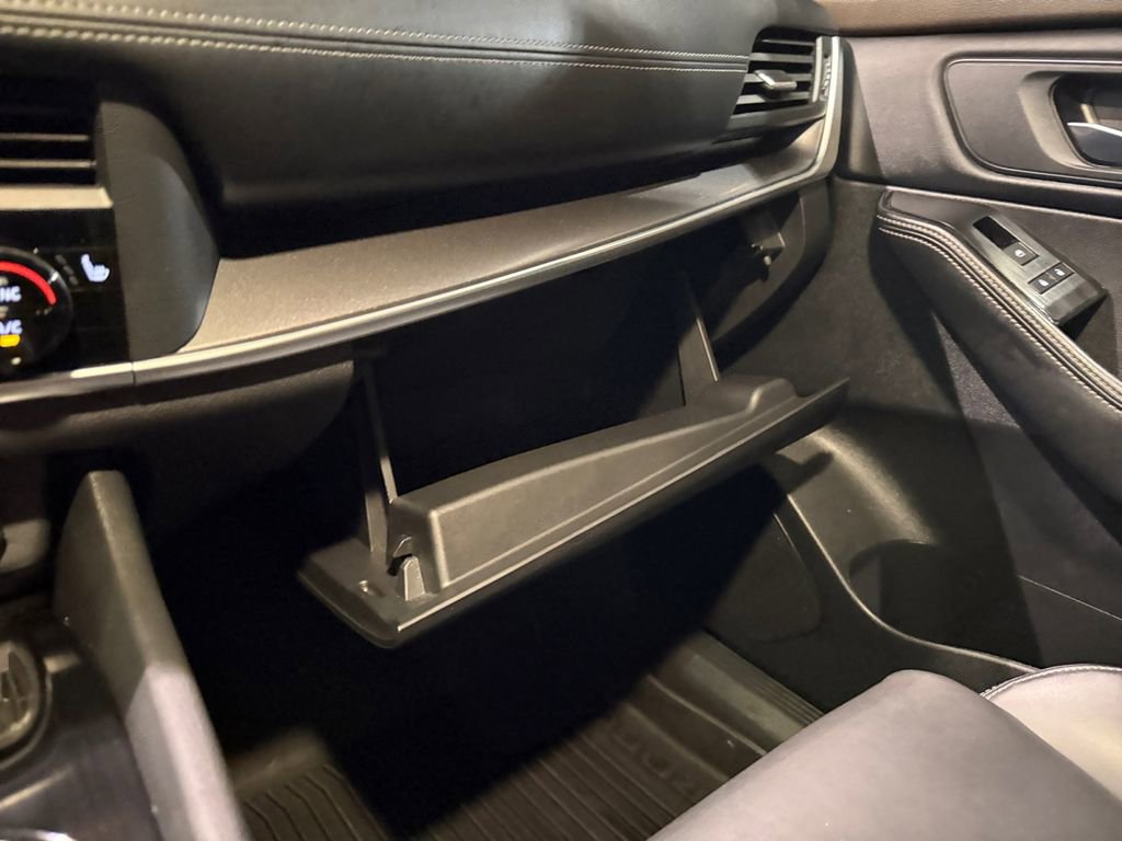 Used 2023 Nissan Rogue SV w/ SV Premium B Package image 9