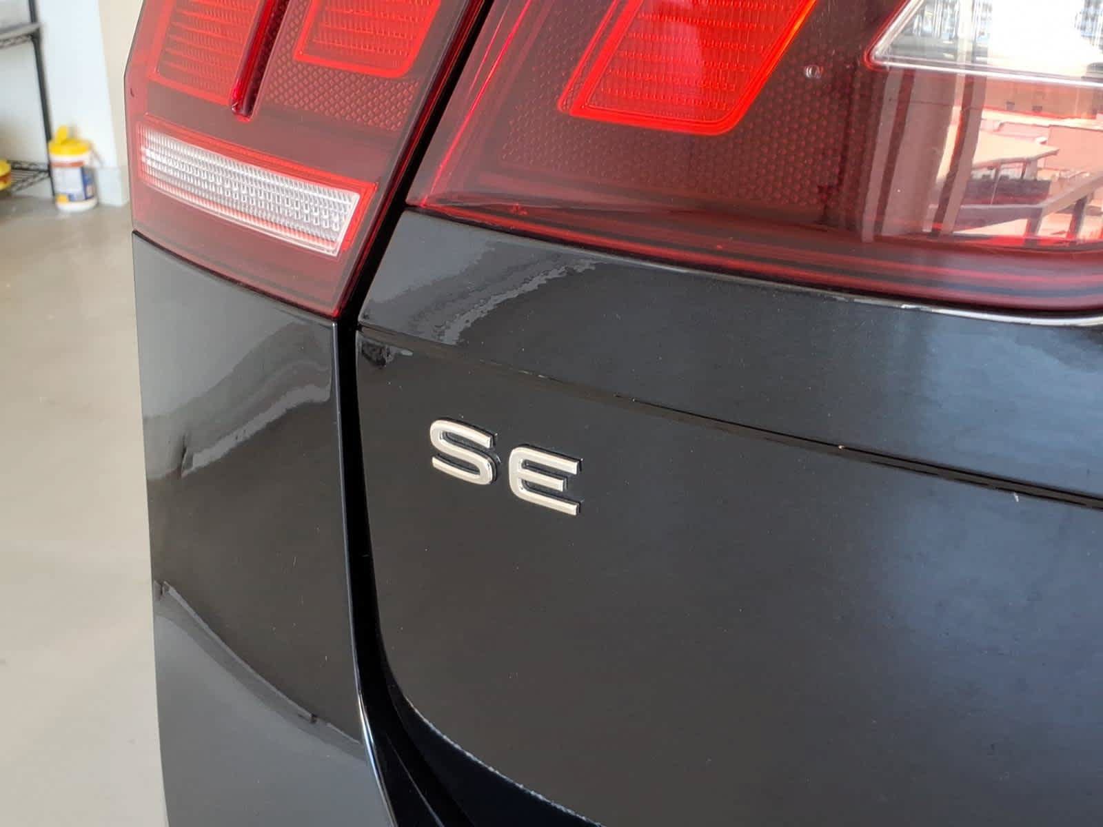 Used 2023 Volkswagen Tiguan SE R-Line AWD/4WD image 18