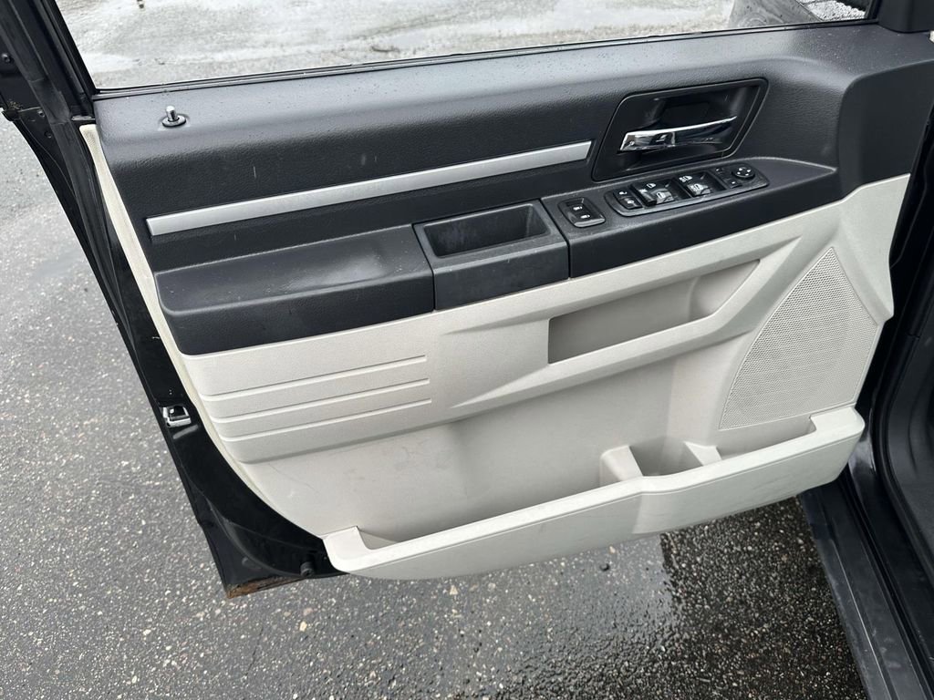 Used 2010 Dodge Grand Caravan Hero image 17