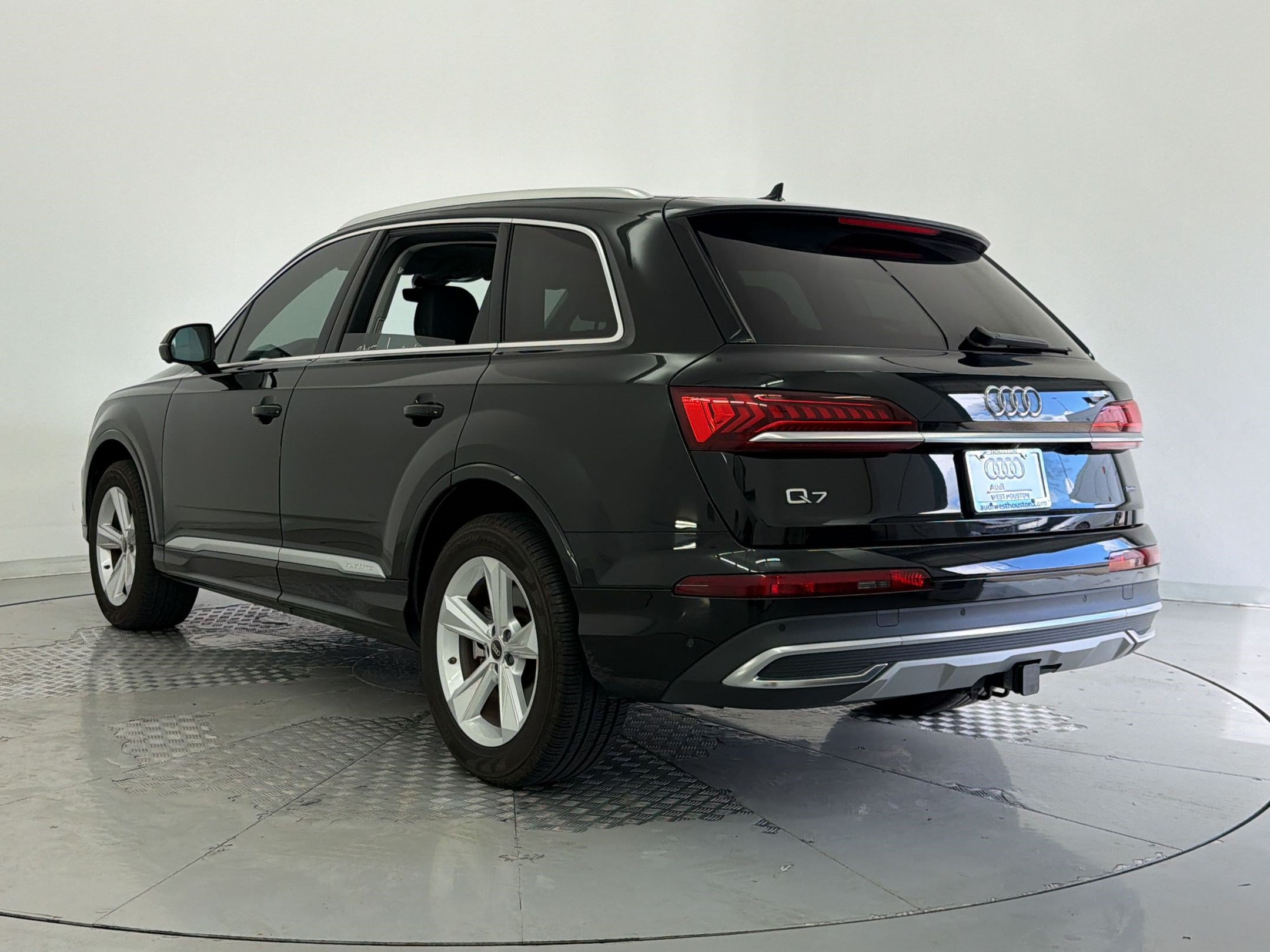 Used 2024 Audi Q7 2.0T Premium w/ Convenience Package AWD/4WD image 3