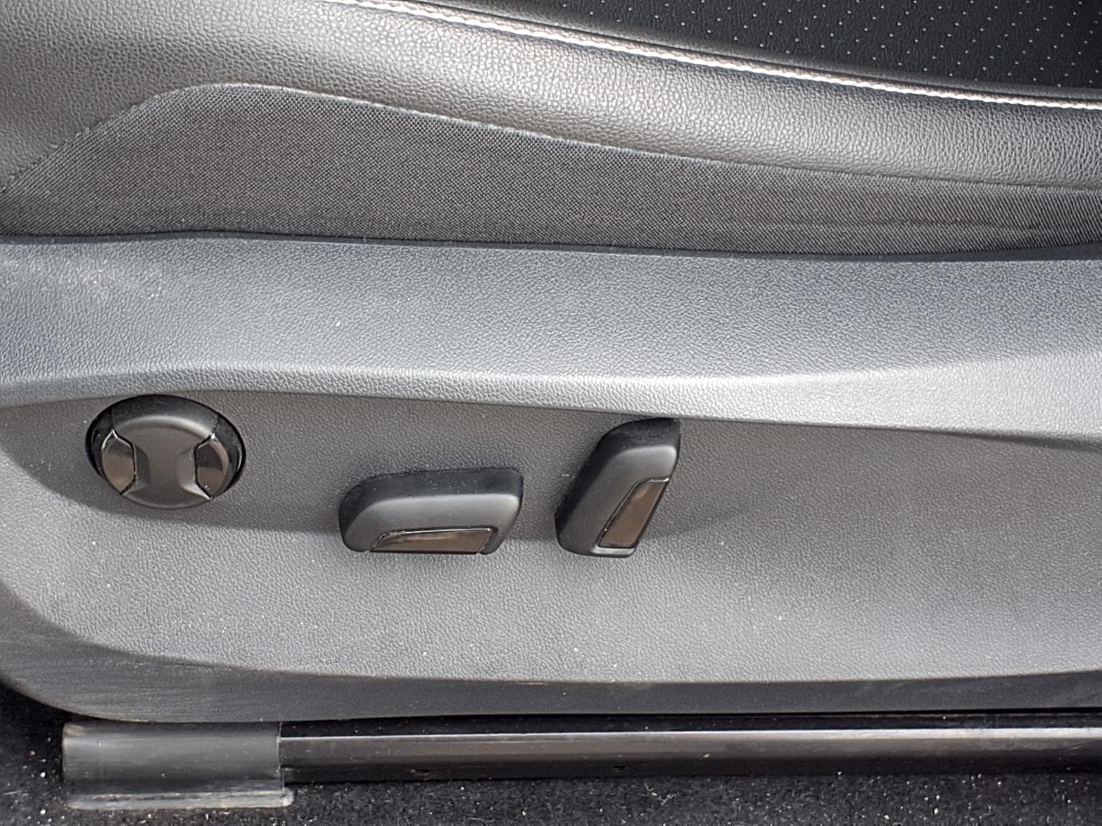 Used 2022 Volkswagen Tiguan SE AWD/4WD image 4