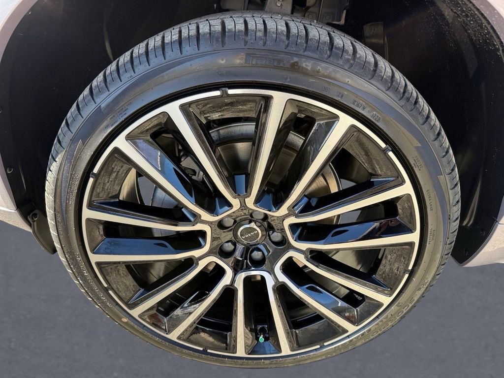 New 2026 Volvo XC90 B6 Plus w/ Protection Package Premier image 8