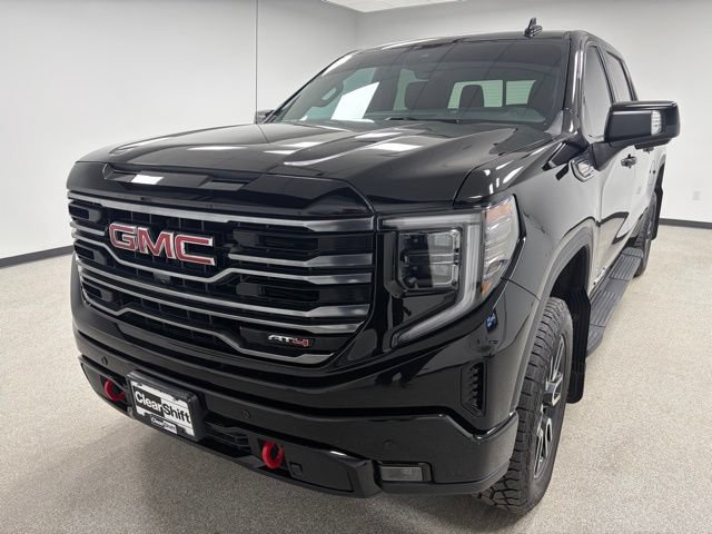 Used 2025 GMC Sierra 1500 AT4 w/ Technology Package AWD/4WD image 4