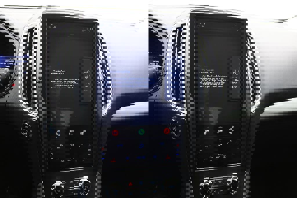 Used 2024 Ford Edge SEL image 22