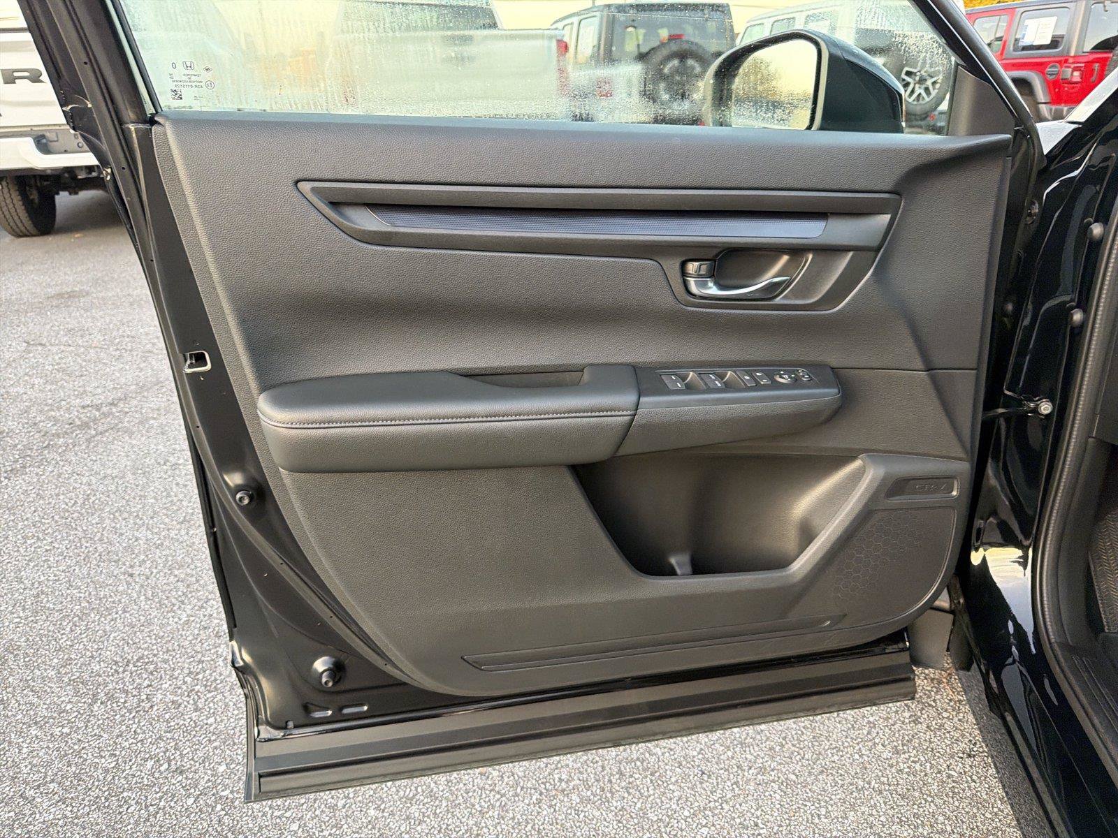 Used 2025 Honda CR-V EX image 9