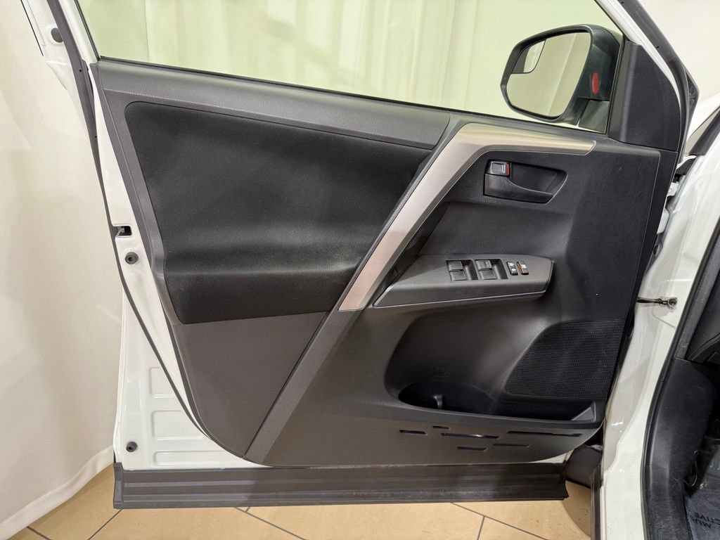Certified 2017 Toyota RAV4 LE w/ Carpet Mat Package FWD image 15